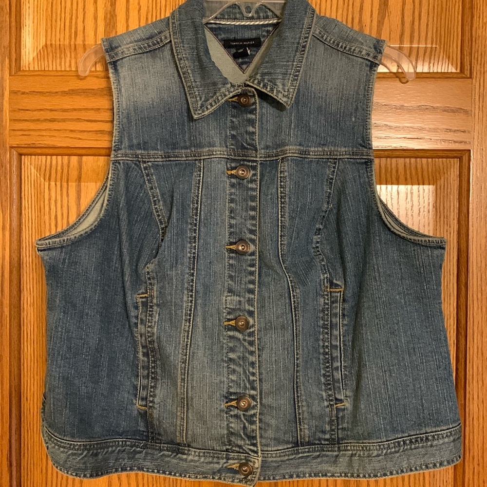 Tommy Hilfiger denim vest. Size 1X. Great condition! Super cute!!
